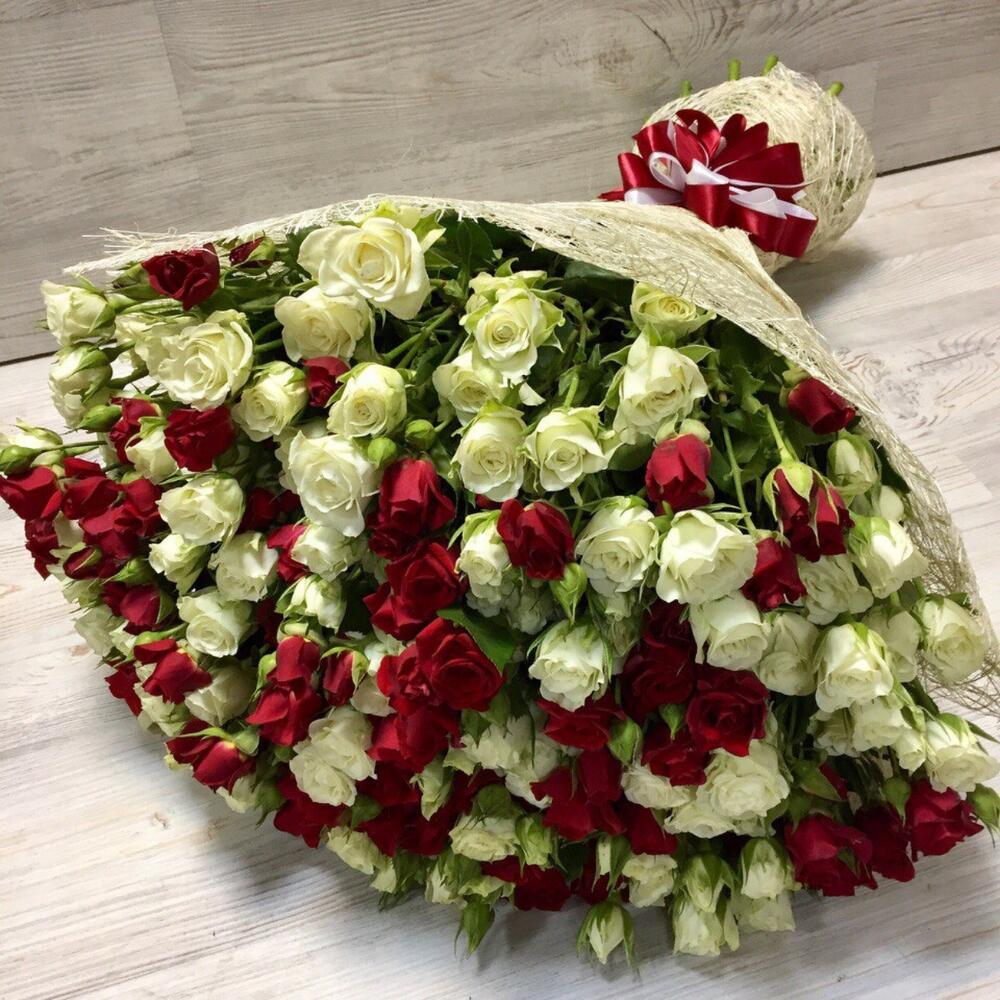Букет из кустовых роз